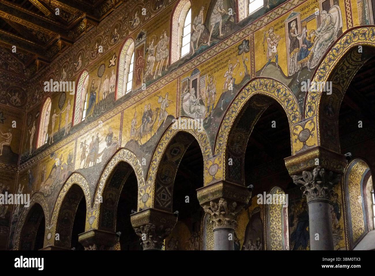 Monreale, Sizilien. Die Kathedrale von Monreale wurde im arabisch-normannischen Stil erbaut. (Nur Für Redaktionelle Zwecke) Stockfoto