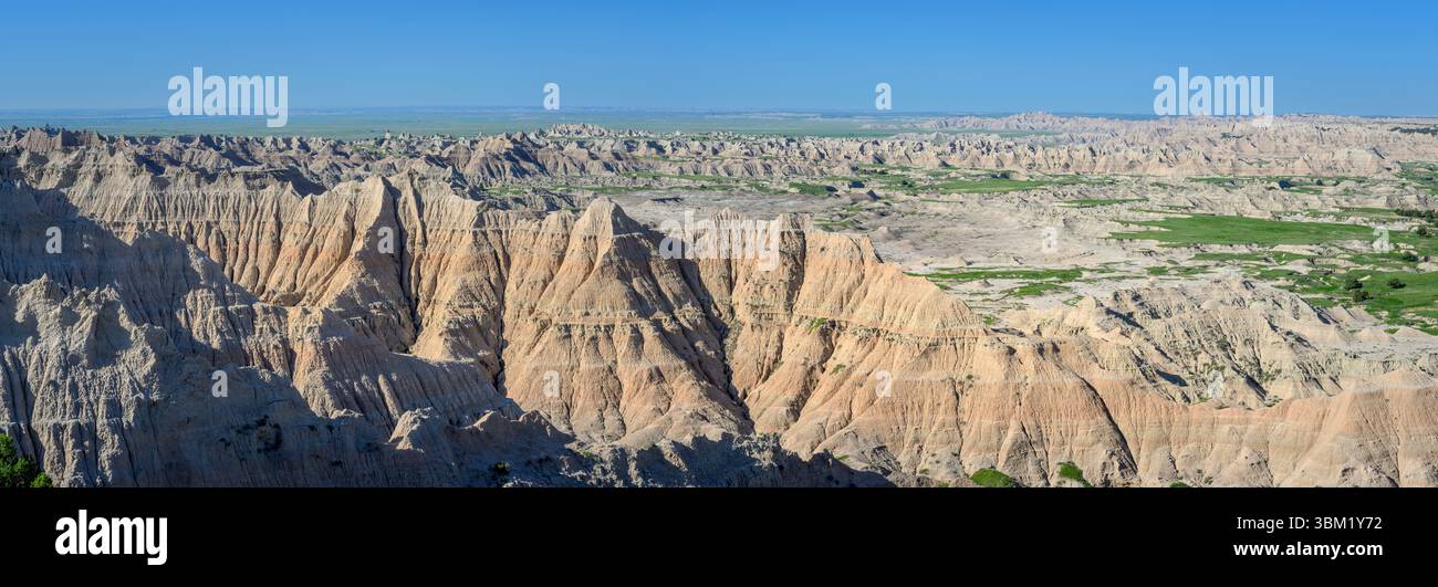 Panoramablick auf Felsformationen im Badlands-Nationalpark, South Dakota, USA. Stockfoto