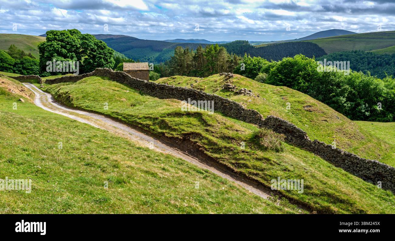 Bellhagg Barn oberhalb von Ladybower im Derbyshire Peak District Großbritannien im Sommer Stockfoto