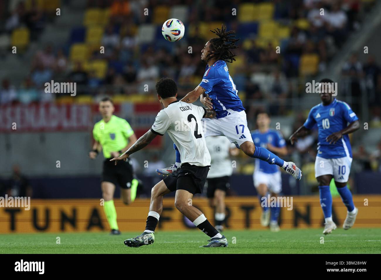 Luca Koleosho (Italien U21) Nnamdi Collins (Deutschland U21) während des UEFA U21 Slovakia 2025 Spiels zwischen Deutschland U21 3-2 Italien U21 in der DAC Arena am 22. Juni 2025 in Dunajska Streda, Slowakei. Stockfoto