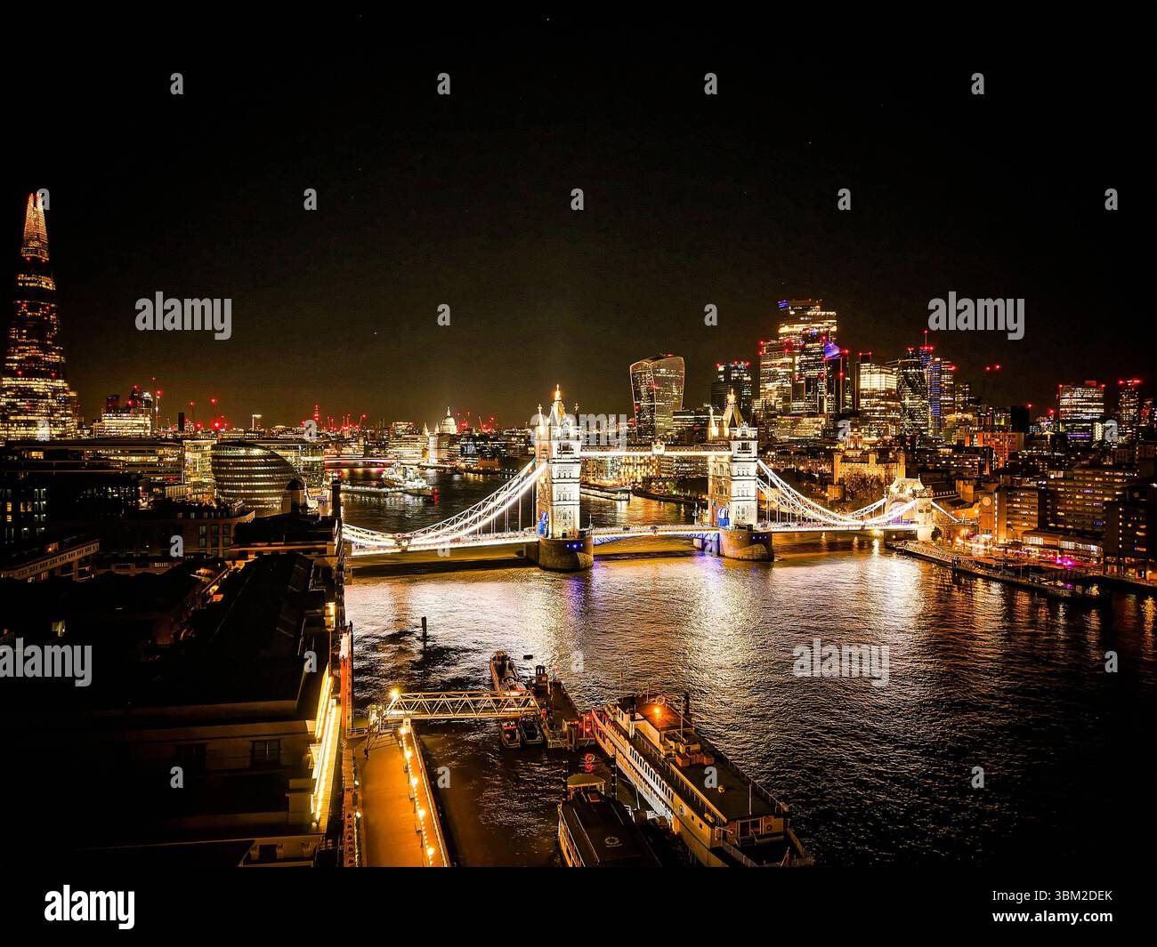 Nachtblick auf die Tower Bridge Stockfoto