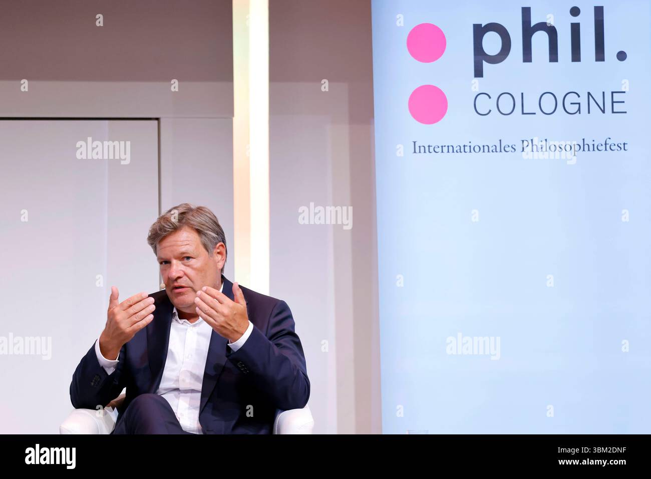 Politiker Robert Habeck Grüne, ehemaliger Bundeswirtschaftsminister, in der Phil.Cologne Veranstaltung Demokratie im Ernstfall in der Flora Köln. Köln, 23.06.2025 NRW Deutschland *** Politiker Robert Habeck Grünen , ehemaliger Bundeswirtschaftsminister, bei der Phil Köln-Veranstaltung Demokratie im Ernstfall in der Flora Köln Köln, 23 06 2025 NRW Deutschland Copyright: XChristophxHardtx Stockfoto