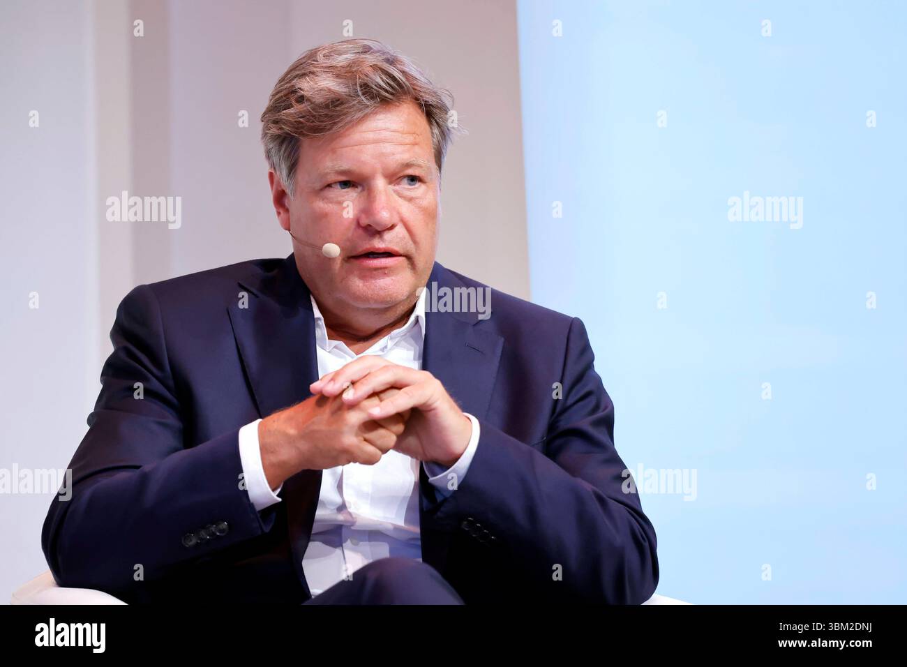 Politiker Robert Habeck Grüne, ehemaliger Bundeswirtschaftsminister, in der Phil.Cologne Veranstaltung Demokratie im Ernstfall in der Flora Köln. Köln, 23.06.2025 NRW Deutschland *** Politiker Robert Habeck Grünen , ehemaliger Bundeswirtschaftsminister, bei der Phil Köln-Veranstaltung Demokratie im Ernstfall in der Flora Köln Köln, 23 06 2025 NRW Deutschland Copyright: XChristophxHardtx Stockfoto