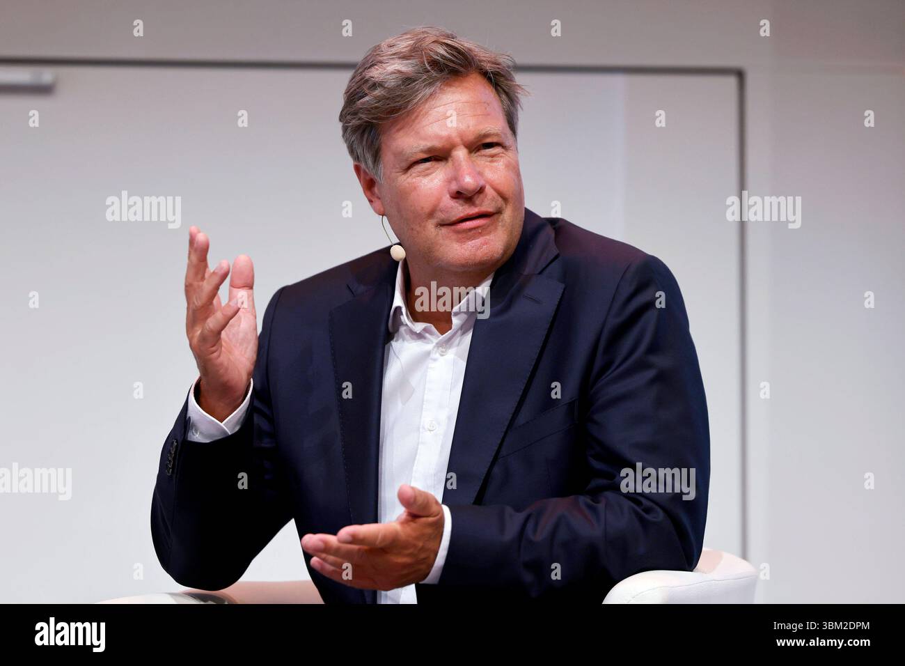 Politiker Robert Habeck Grüne, ehemaliger Bundeswirtschaftsminister, in der Phil.Cologne Veranstaltung Demokratie im Ernstfall in der Flora Köln. Köln, 23.06.2025 NRW Deutschland *** Politiker Robert Habeck Grünen , ehemaliger Bundeswirtschaftsminister, bei der Phil Köln-Veranstaltung Demokratie im Ernstfall in der Flora Köln Köln, 23 06 2025 NRW Deutschland Copyright: XChristophxHardtx Stockfoto