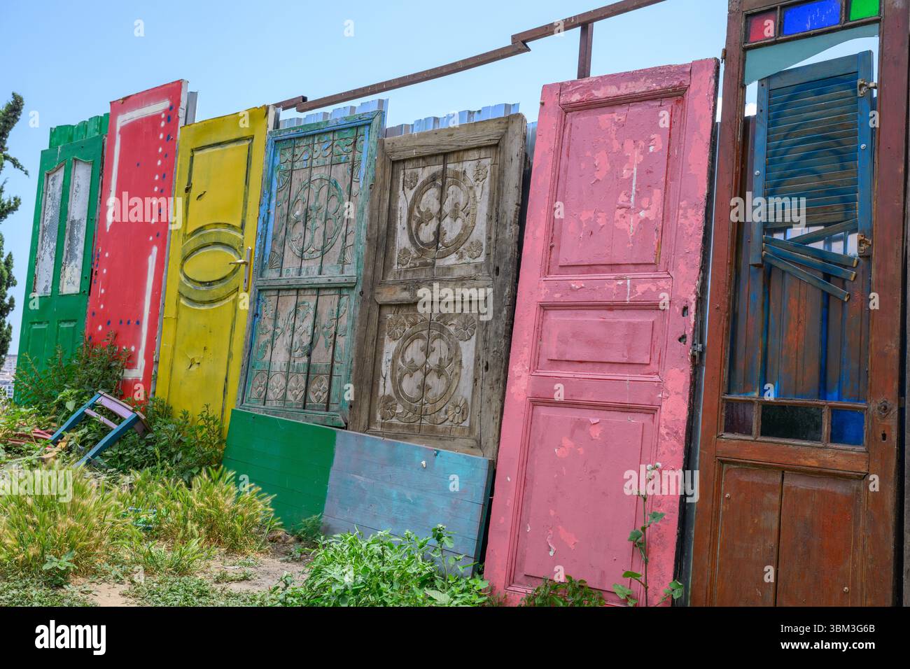 Farbenfrohe Türen in der Stadt Istanbul Stockfoto