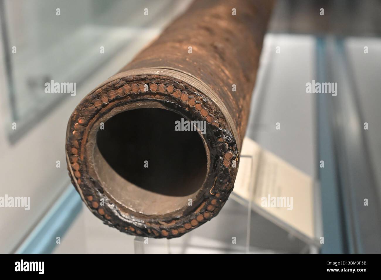 Abschnitt der PLUTO-Pipeline aus dem 2. Weltkrieg, der während der Operation Overlord – London Museum Docklands – Canary Wharf London UK verwendet wurde Stockfoto