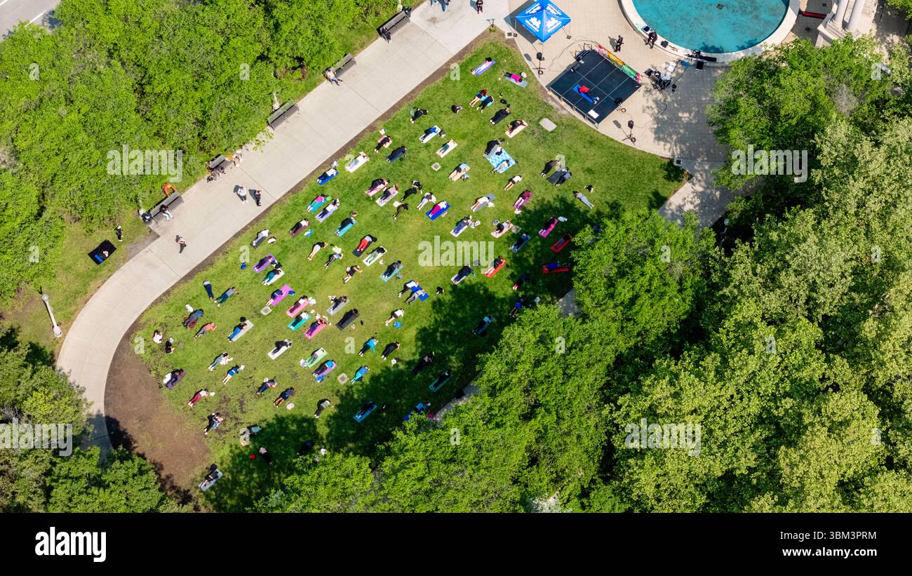 Luftaufnahme von The Loop, Downtown Chicago, Illinois, USA an einem schönen Sommermorgen. Stockfoto