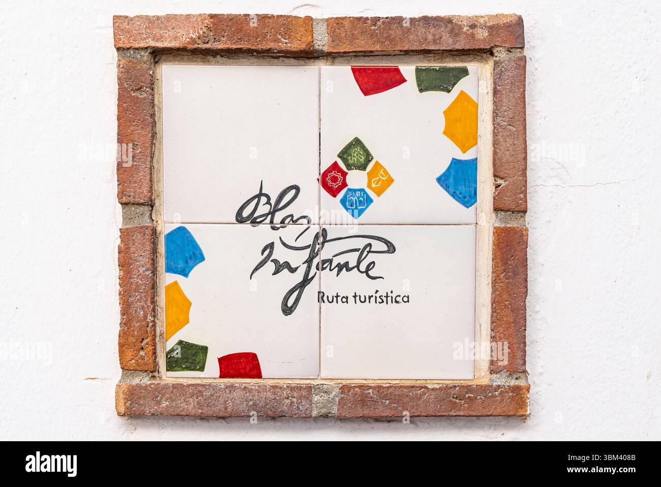 Casares, Malaga, Andalusien, Spanien. Kachelschild für die Blas Infante Touristenroute. (Nur Für Redaktionelle Zwecke) Stockfoto