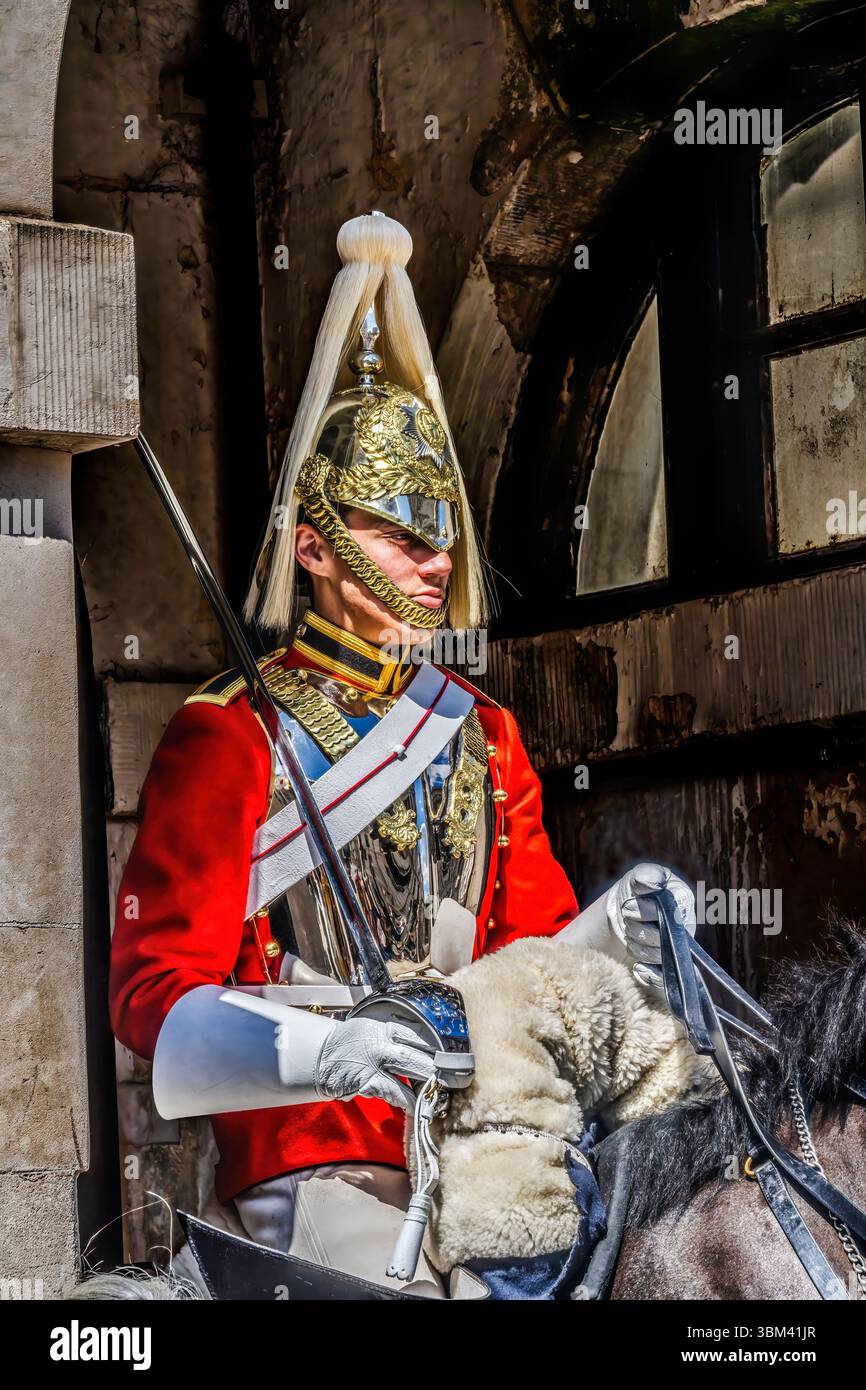 Mount Trooper, Whitehall, London, England. Horse Guards ist ein historisches Gebäude, in dem sich die Kavallerie des Königs befindet. (Nur Für Redaktionelle Zwecke) Stockfoto