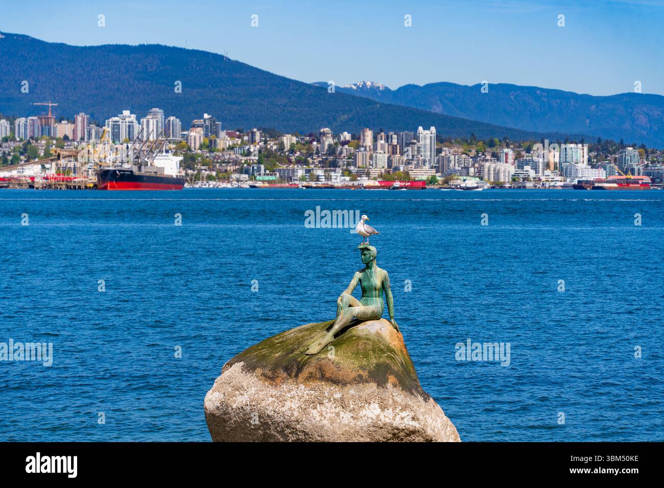 Mädchen im Neoprenanzug, eine Bronzeskulptur im Stanley Park in Vancouver, Kanada Stockfoto