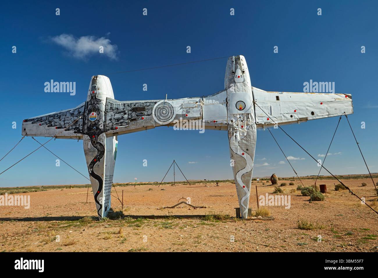 Flugzeug Henge, Mutonia Sculpture Park (von Robin Cooke), Oodnadatta Track, Outback, South Australia. (Nur Für Redaktionelle Zwecke) Stockfoto