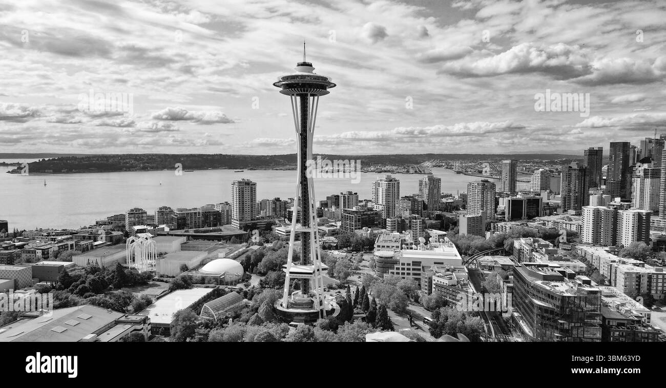 Moderner Stadtteil Seattle. Architektur der Aerial Space Needle. Luftaufnahme von Seattle mit Space Needle Tower, Washington. Skyline von Seattle Stockfoto