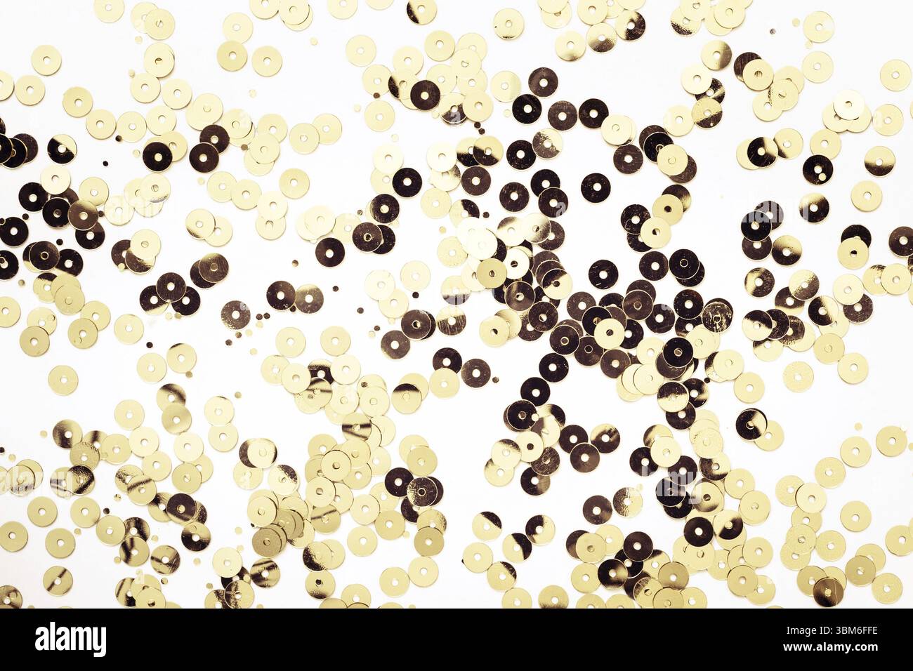 Festlicher, glänzender Hintergrund mit goldenen Funkeln. Urlaubskonzept Stockfoto