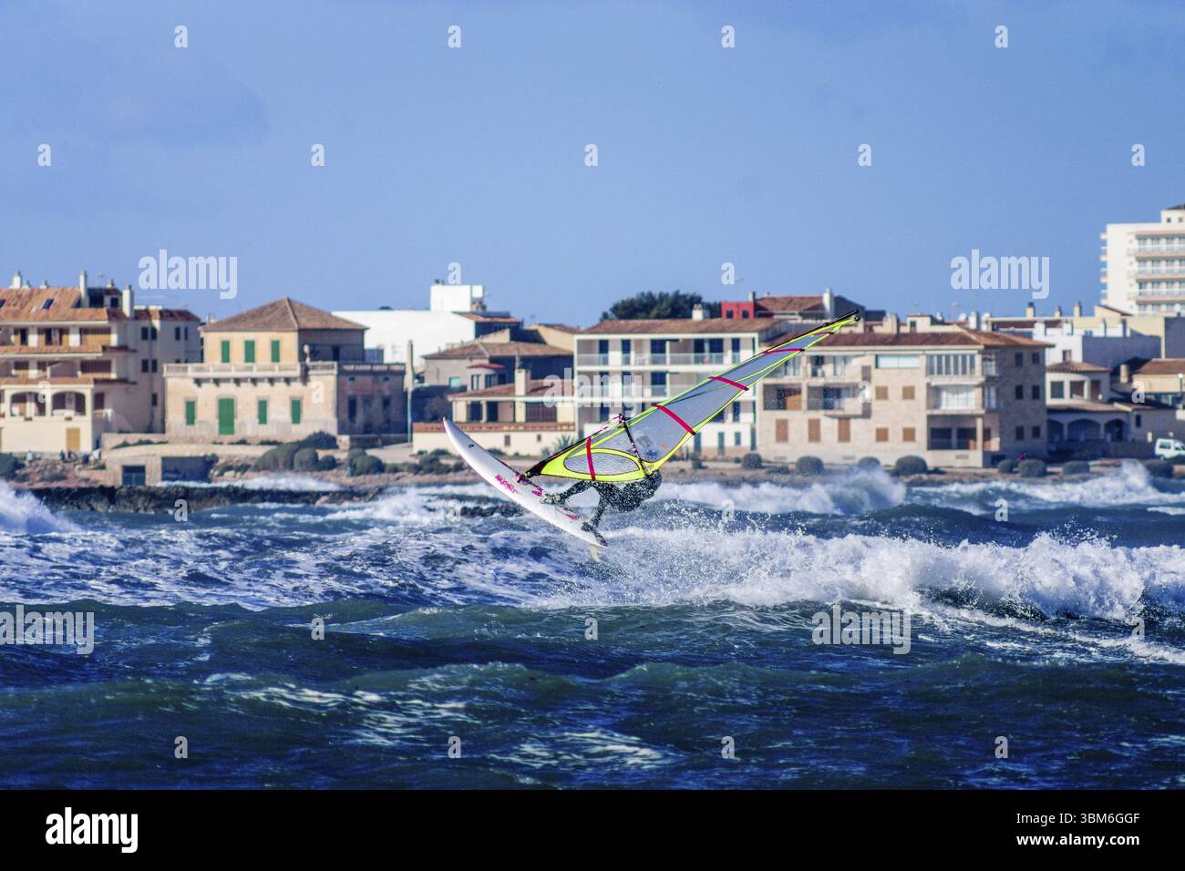 Windsurfen vor der Küste - Modality Wave-, es Carbo, Santanyi, migjorn, Mallorca, balearen, Spanien, Europa Stockfoto