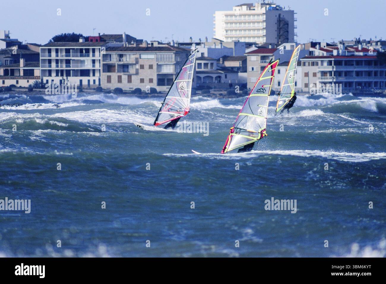 Windsurfen vor der Küste - Modality Wave-, es Carbo, Santanyi, migjorn, Mallorca, balearen, Spanien, Europa Stockfoto