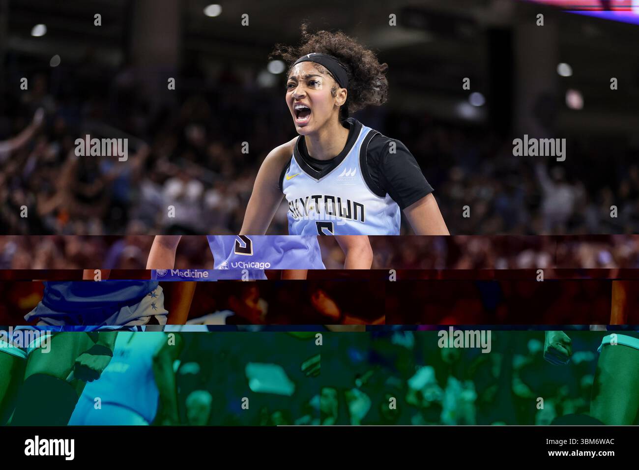 Chicago, USA. Juni 2025. Chicago, USA, 24. Juni 2025: Angel Reese (5 Chicago Sky) reagiert auf ein Spiel zwischen den Chicago Sky und den Los Angeles Sparks am Dienstag, den 24. Juni 2025 in der Wintrust Arena, Chicago, USA. (KEINE KOMMERZIELLE NUTZUNG) (Shaina Benhiyoun/SPP) Guthaben: SPP Sport Pressefoto. /Alamy Live News Stockfoto