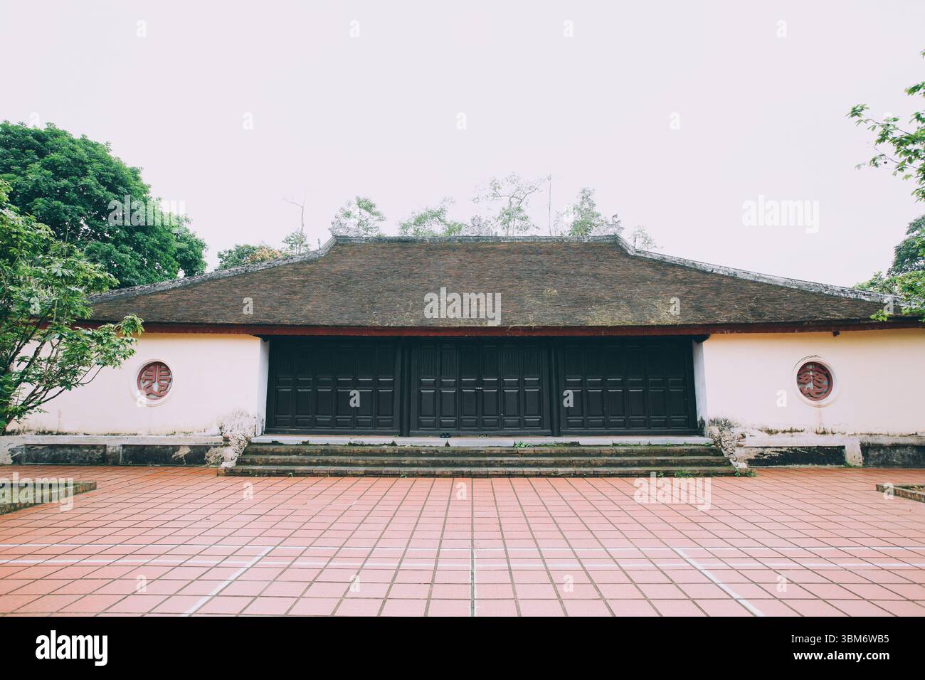 Thien Mu Pagode ist eines der berühmtesten spirituellen Symbole von Hue. Stockfoto