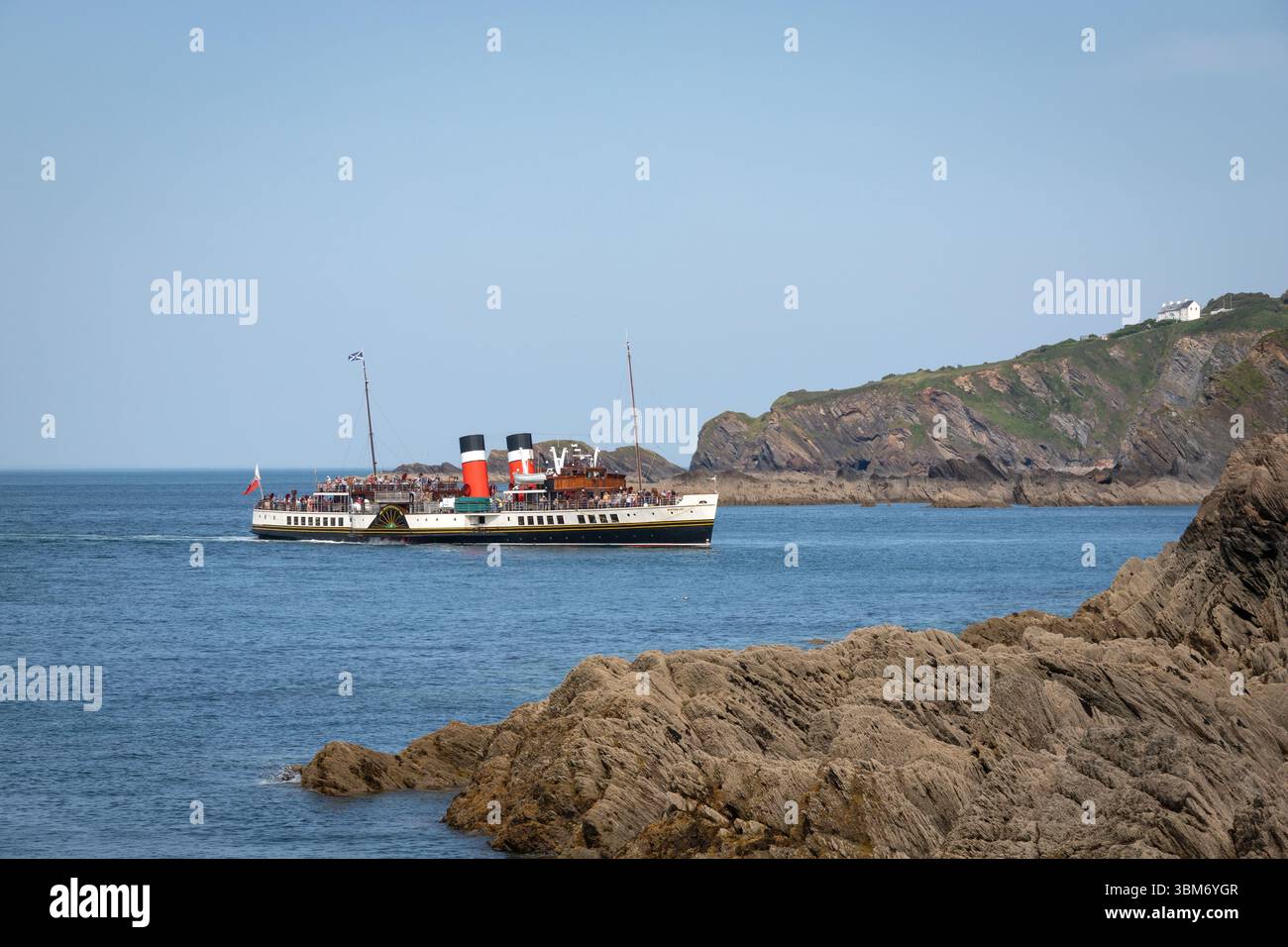 PS Waverley wurde 1946 erbaut und ist der letzte Passagierraddampfer der Welt, der im Hafen von Ilfracombe ankommt Stockfoto