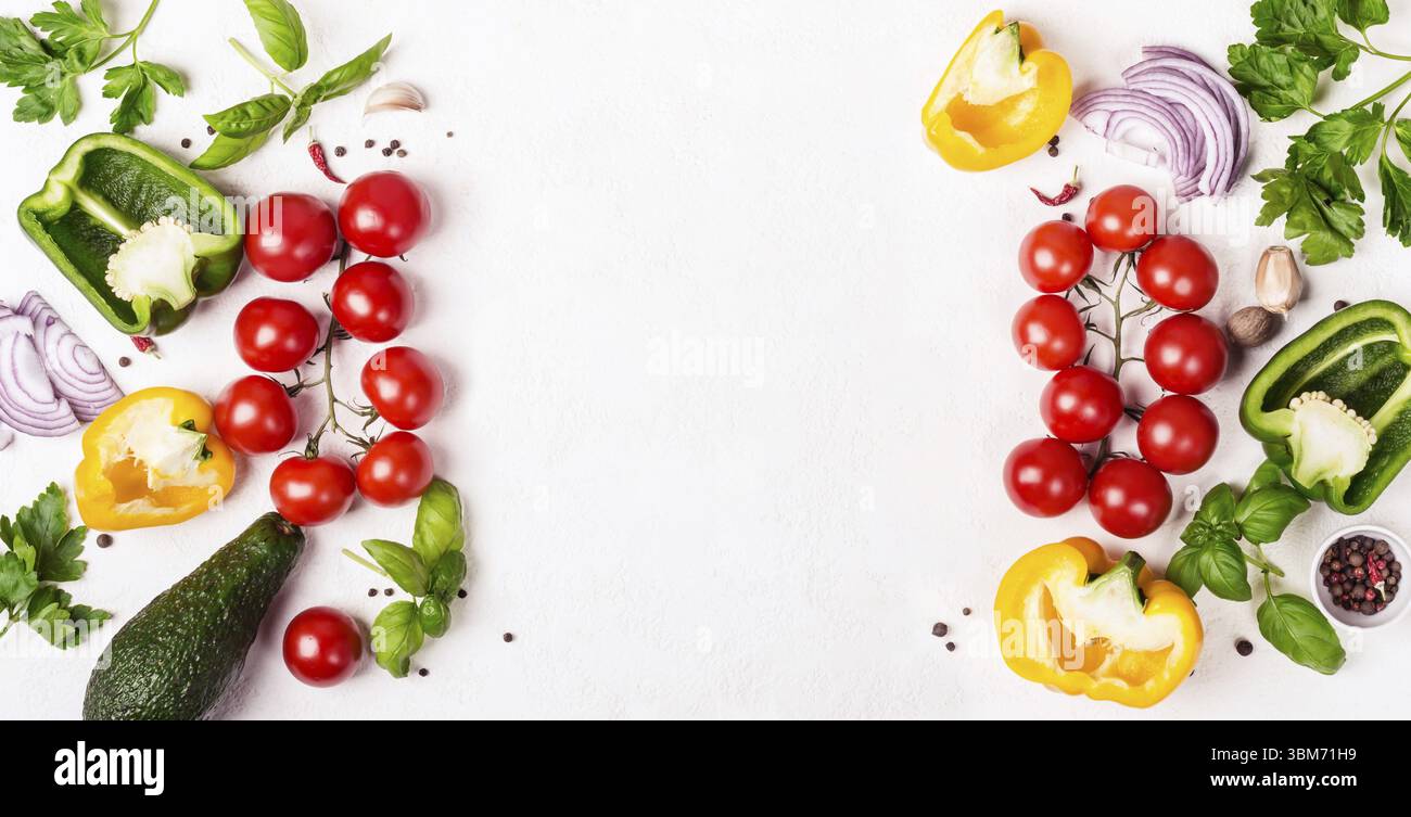 Lebensmittelhintergrund mit Bio-Gemüse. Gesunde Ernährung oder Diät Konzept, Website Hintergrund Stockfoto