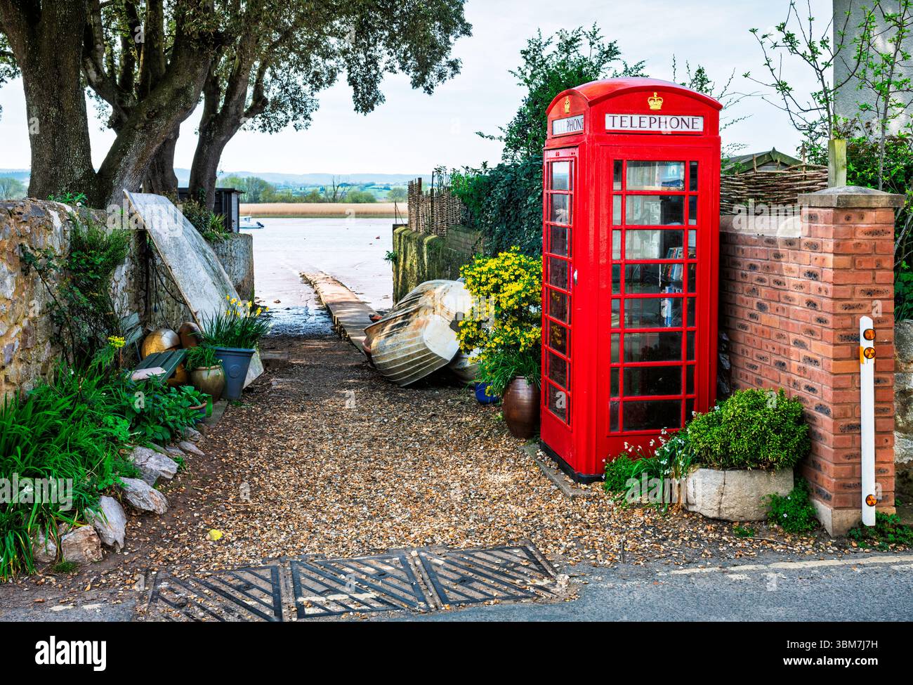 Eine Hutbahn für kleine Boote in The Strand, Topsham, Devon, England, Großbritannien. Stockfoto