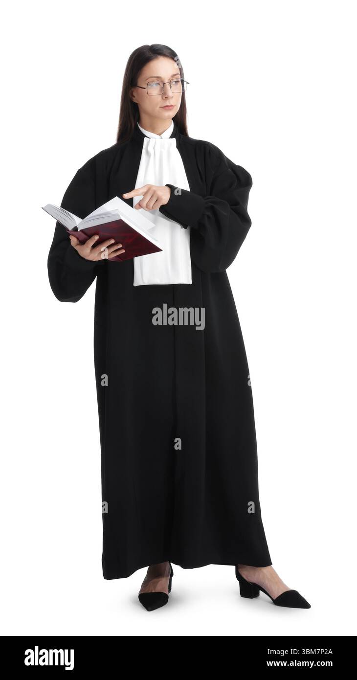 Vollbildnis des Richters mit Buch auf weißem Hintergrund Stockfoto