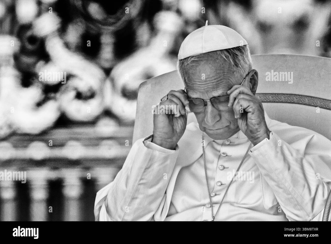 Juni 2025. Vatikanstadt: PAPST LEO XIV. Während seiner Generalaudienz am Mittwoch auf dem Petersplatz im Vatikan. © EvandroInetti Via ZUMA Wire (Foto: © Evandro Inetti/ZUMA Press Wire) NUR REDAKTIONELLE VERWENDUNG! Nicht für kommerzielle ZWECKE! Stockfoto