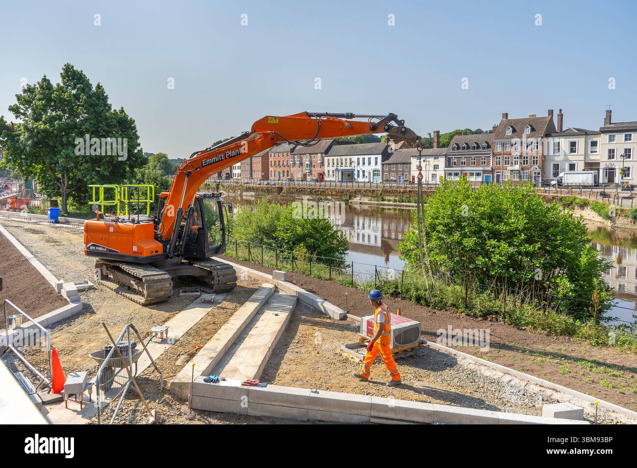 Landschaftsbauarbeiten an den letzten Schliffen der Bewdley River Defence bei Beales Corner. Stockfoto