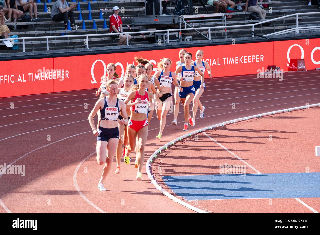 IDA GRIMHEDEN ist der Herzschrittmacher. SCHWEDISCHER NATIONALSPIELER 1500 m beim Bauhaus-Galan der Wanda Diamond League 2025. Der jährliche Leichtathletikwettbewerb im Stockholmer Olympiastadion, Stockholm, Schweden am 15. Juni 2025. Bild: Rob Watkins/Alamy Live News Stockfoto