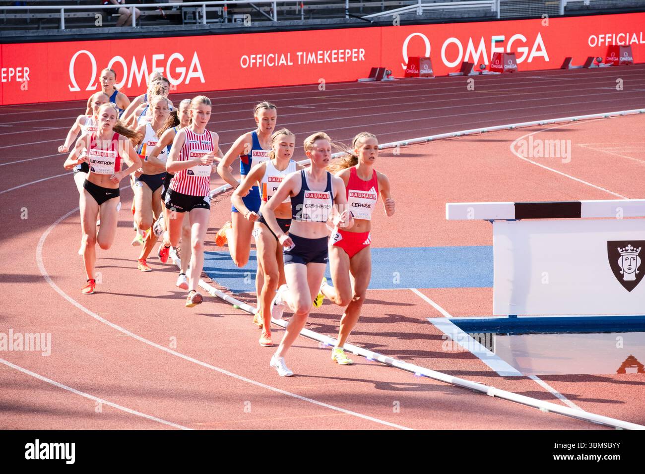 IDA GRIMHEDEN ist der Herzschrittmacher. SCHWEDISCHER NATIONALSPIELER 1500 m beim Bauhaus-Galan der Wanda Diamond League 2025. Der jährliche Leichtathletikwettbewerb im Stockholmer Olympiastadion, Stockholm, Schweden am 15. Juni 2025. Bild: Rob Watkins/Alamy Live News Stockfoto
