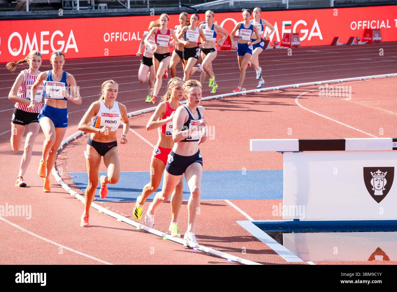 IDA GRIMHEDEN ist der Herzschrittmacher. SCHWEDISCHER NATIONALSPIELER 1500 m beim Bauhaus-Galan der Wanda Diamond League 2025. Der jährliche Leichtathletikwettbewerb im Stockholmer Olympiastadion, Stockholm, Schweden am 15. Juni 2025. Bild: Rob Watkins/Alamy Live News Stockfoto