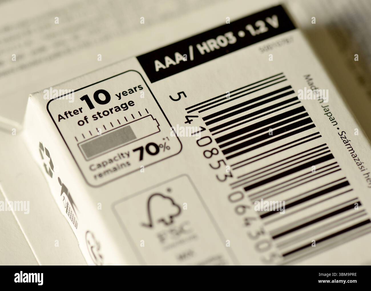 Eneloop by Panasonic Batteriepackung hergestellt in Japan mit 70 % Kapazitätsbeständigkeit nach 10 Jahren für zuverlässige, langlebige Leistung Stockfoto