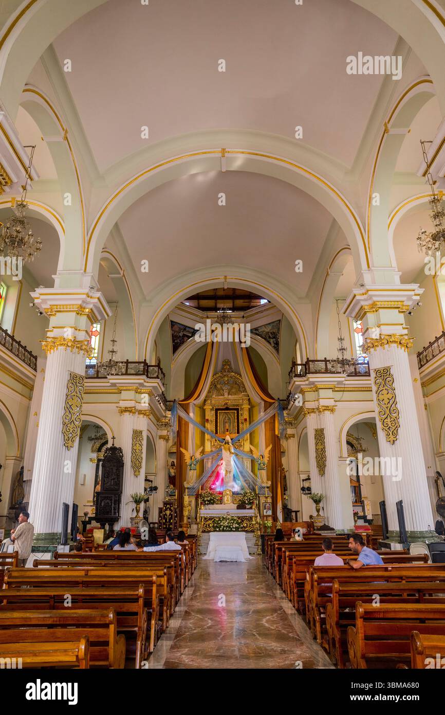 Das Innere der Kirche unserer Lieben Frau von Guadalupe in Puerto Vallarta, Bundesstaat Jalisco, Mexiko. Stockfoto