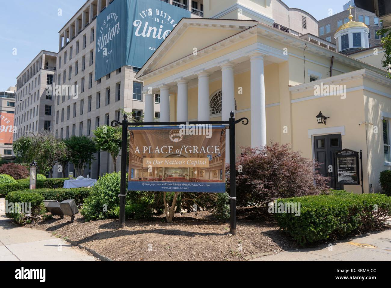 Washington DC – 22. Juni 2025: St. John’s Episcopal Church, bekannt als Church of the Presidents, gegenüber dem Weißen Haus in Washington DC. Stockfoto