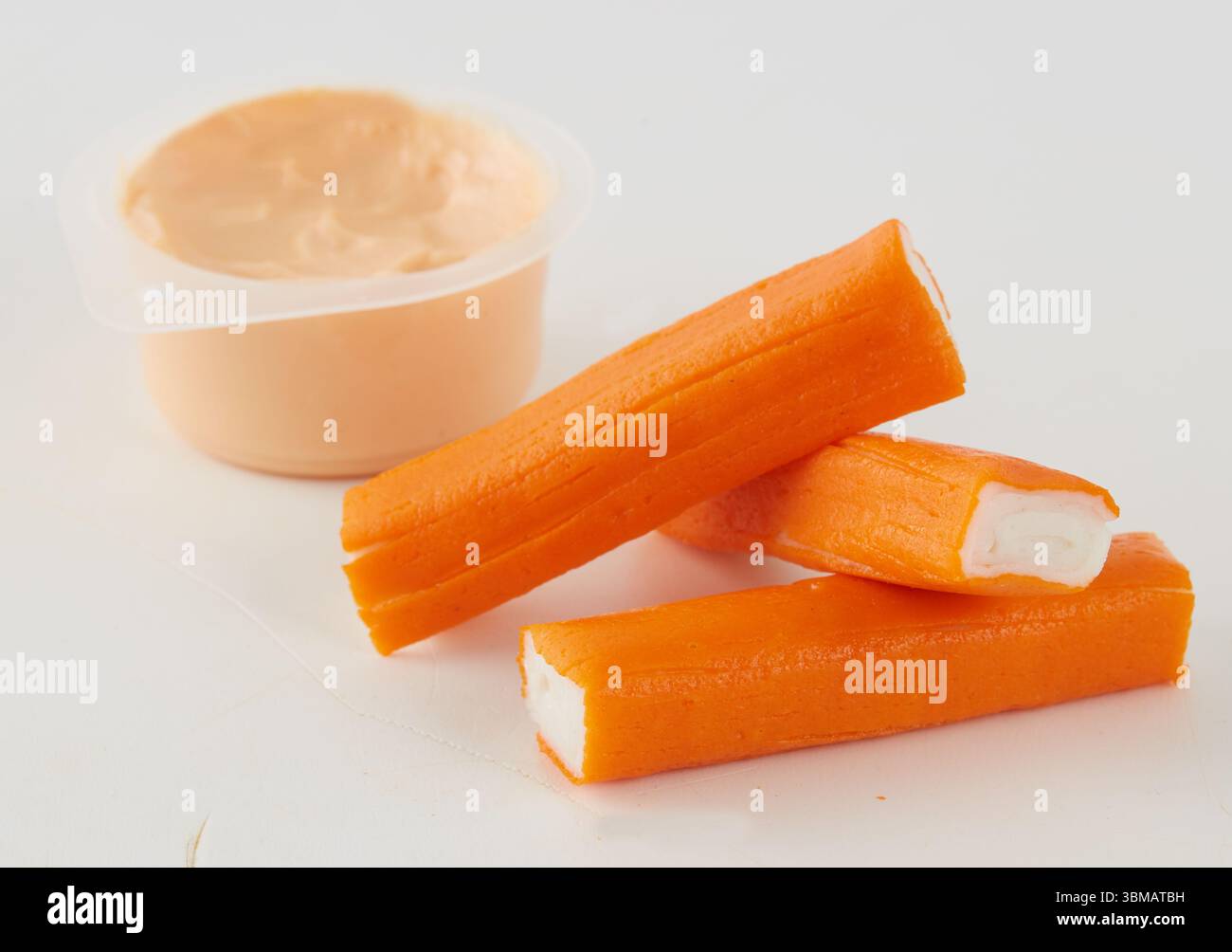 Frische Krabbe klebt isoliert Natur Hintergrund mit Schneidepfad Stockfoto