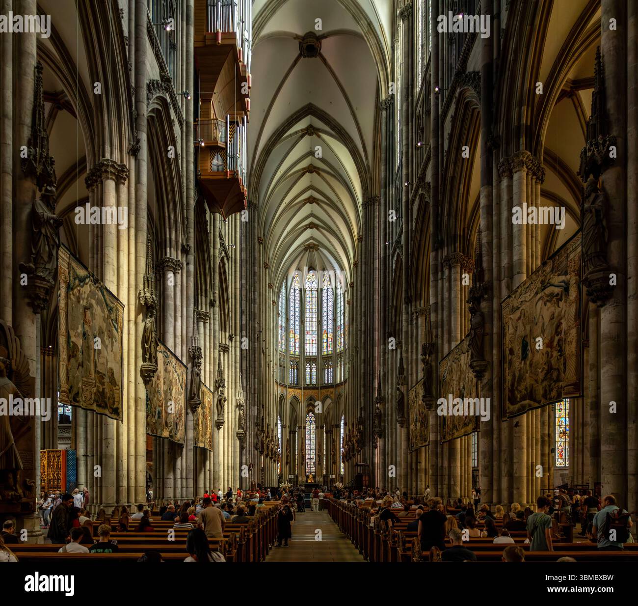 Innenansicht des Kölner Doms (Köln, Deutschland) Stockfoto