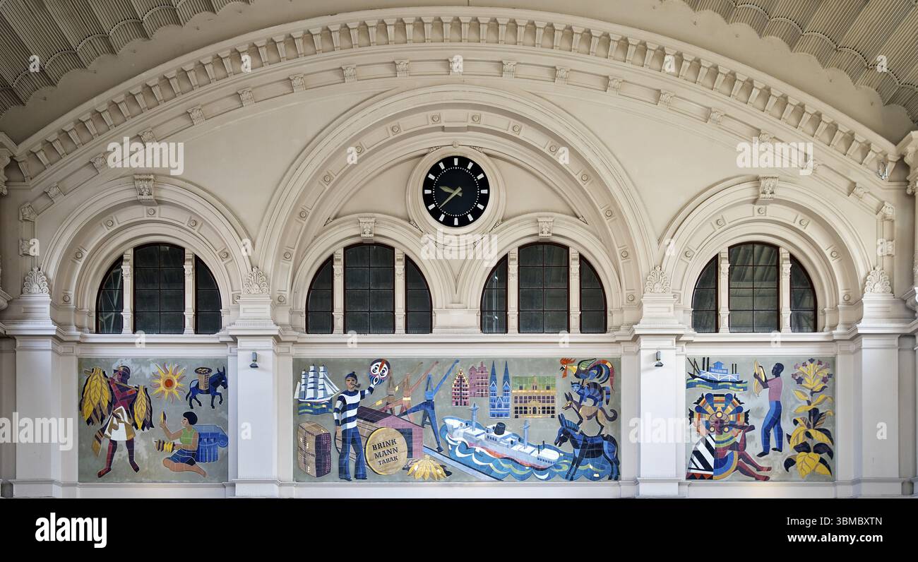 Wandmosaik aus den 1950er Jahren in der Empfangshalle, Werbefläche für Martin Brinkmann AG, Bremer Hauptbahnhof, Deutschland, Europa Stockfoto