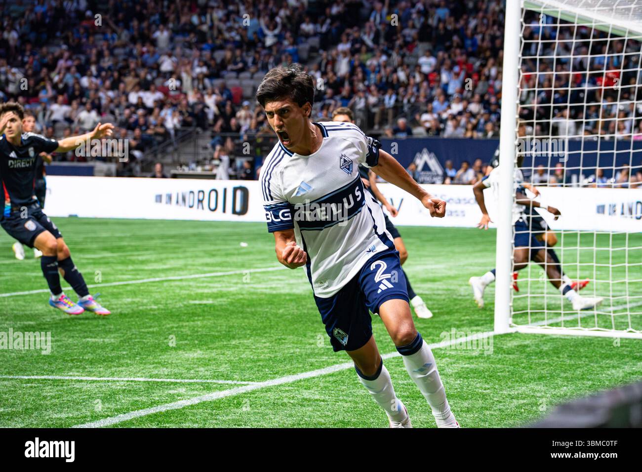 Vancouver, Kanada. Juni 2025. Vancouver, British Columbia, Kanada, 25. Juni 2025: Mathias Laborda (2 Vancouver Whitecaps FC) feiert, nachdem er während des Major League Soccer Matches zwischen Vancouver Whitecaps FC und San Diego FC im BC Place Stadium in Vancouver, British Columbia, Kanada ein Tor geschossen hat (NUR REDAKTIONELLE VERWENDUNG). (Amy Elle/SPP) Credit: SPP Sport Press Photo. /Alamy Live News Stockfoto