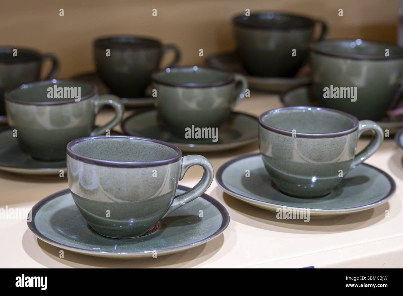 Graugrüne Kaffeetassen, Mallorca, Balearen, Spanien, Europa Stockfoto
