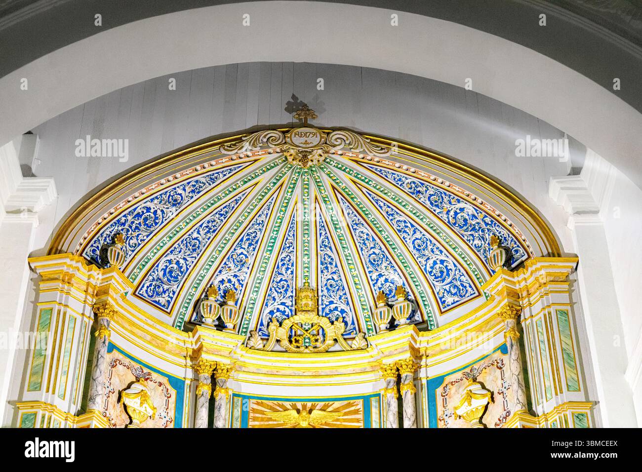 Architektonische Merkmale des Altars im Inneren der Metropolitan-Kathedrale Basilika Santa Maria la Antigua, Altstadt in Panama-Stadt, Panama Stockfoto