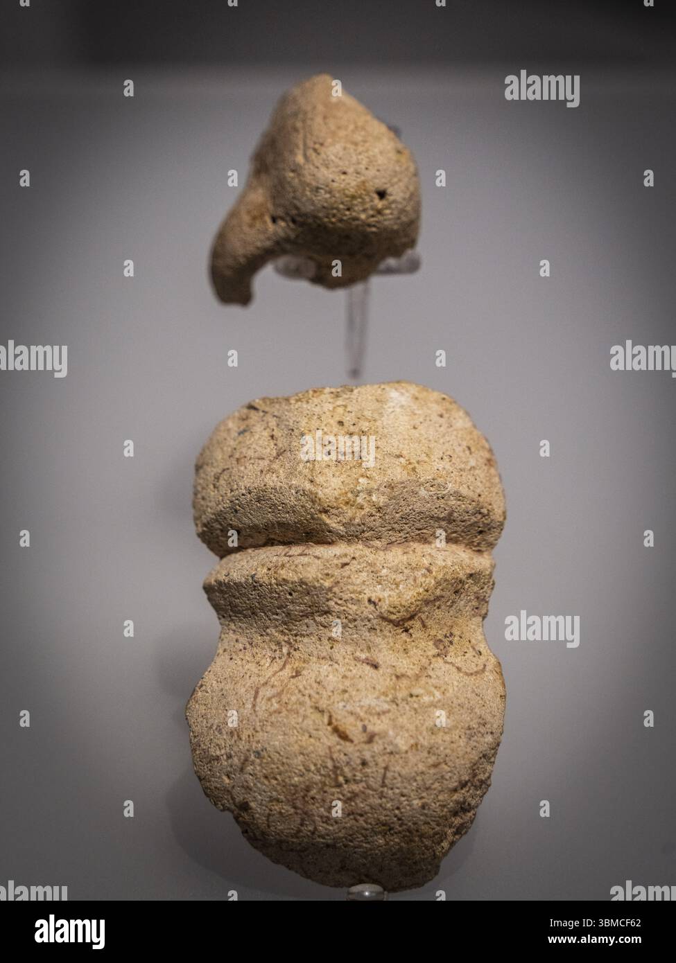 Fragment der Nase und des Mundes eines Mannes, iberische Skulptur aus dem 4. Jahrhundert v. Chr., heldenhaftes Heiligtum Cerro de El Pajarillo, Huelma, iberische Kultur, Iberien Stockfoto