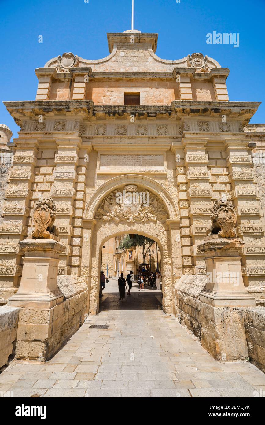 Mdina Gate Malta, Blick auf das prunkvolle barocke Mdina Gate (1724), der Haupteingang zur historischen Stadtfestung Mdina, Rabat, Malta Stockfoto