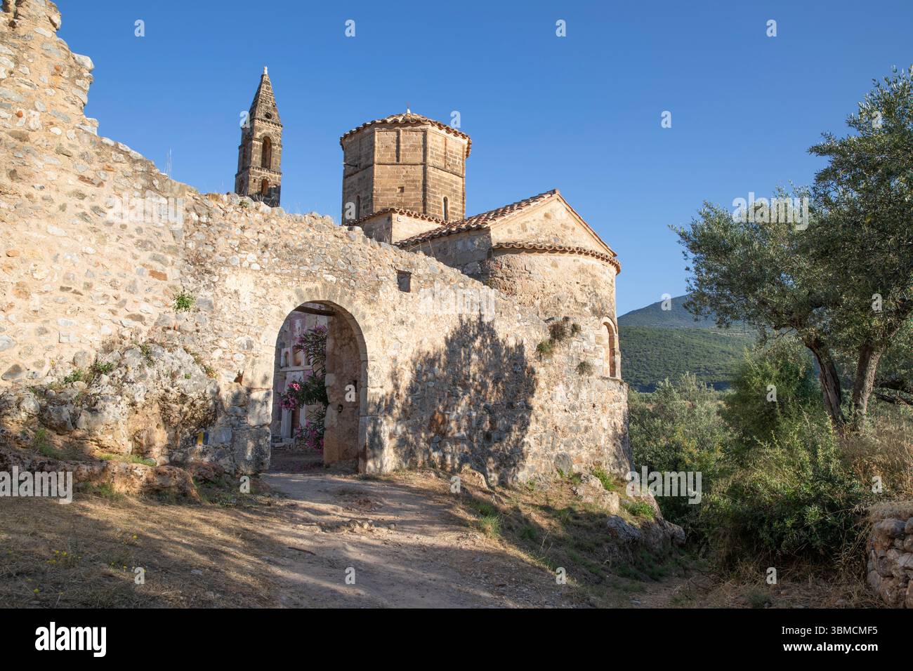 St. Spyridon Kirche in der befestigten Altstadt, Kardamyli, West Mani, Messenia, Peloponnes, Griechenland, Europa Stockfoto
