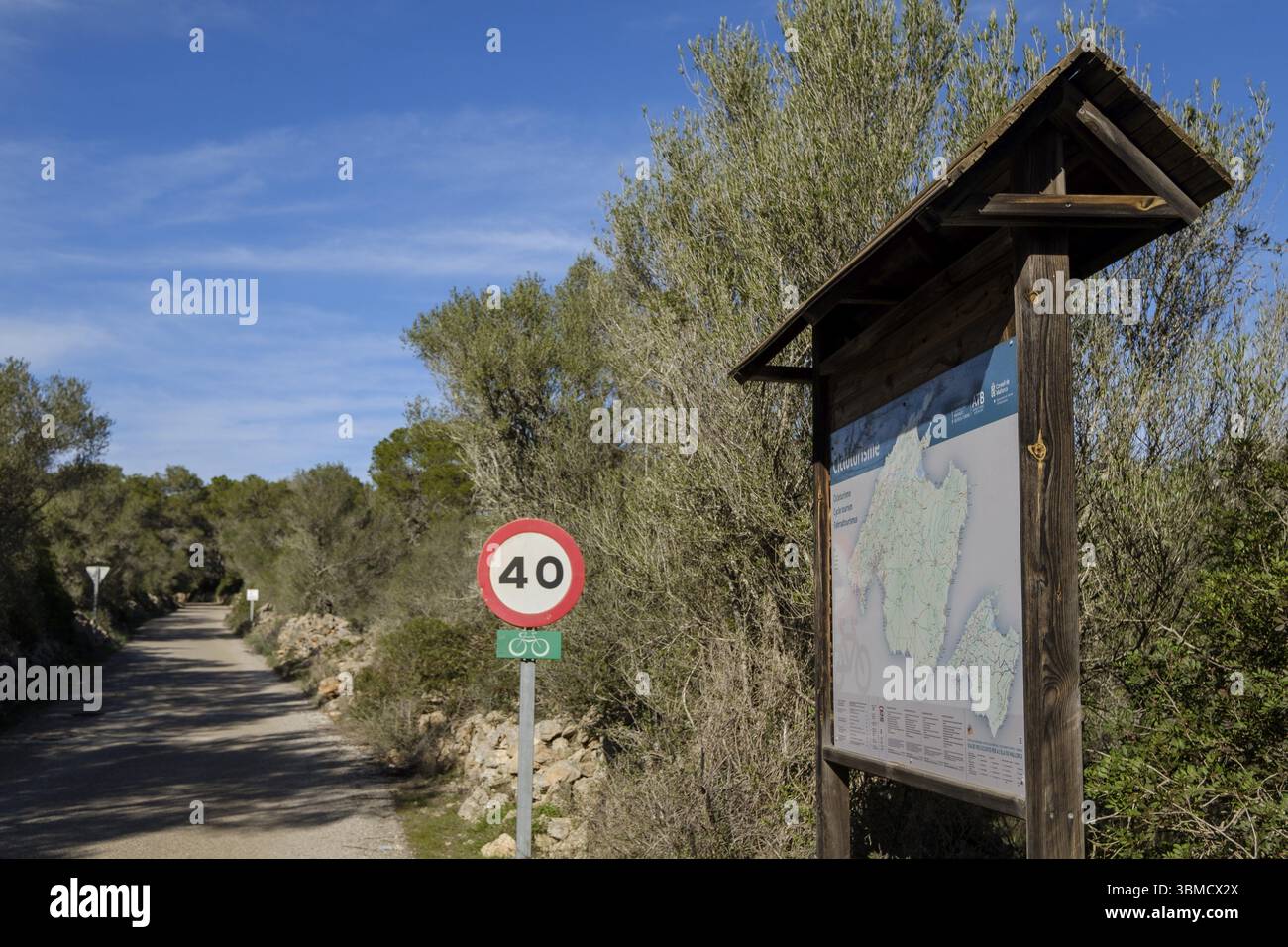 Banner mit Informationen über Radwege, Llucmajor, Mallorca, Balearen, Spanien, Europa Stockfoto