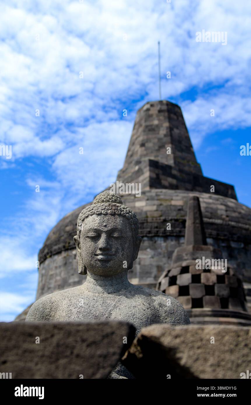 Antike buddhistische Stupas im Borobudur-Denkmal Stockfoto