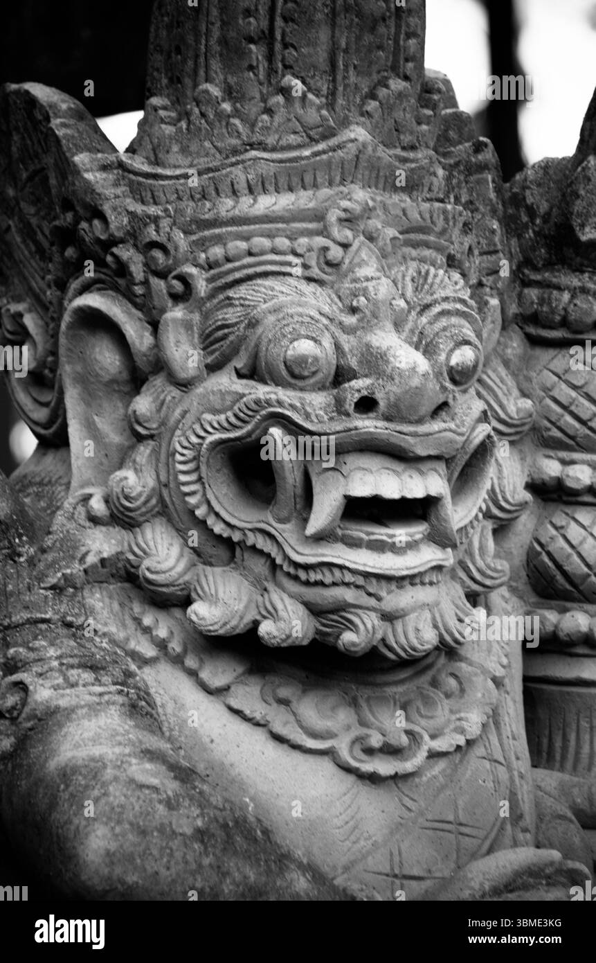 Dämonenstatue in einem Tempel in Bali, Indonesien. Stockfoto