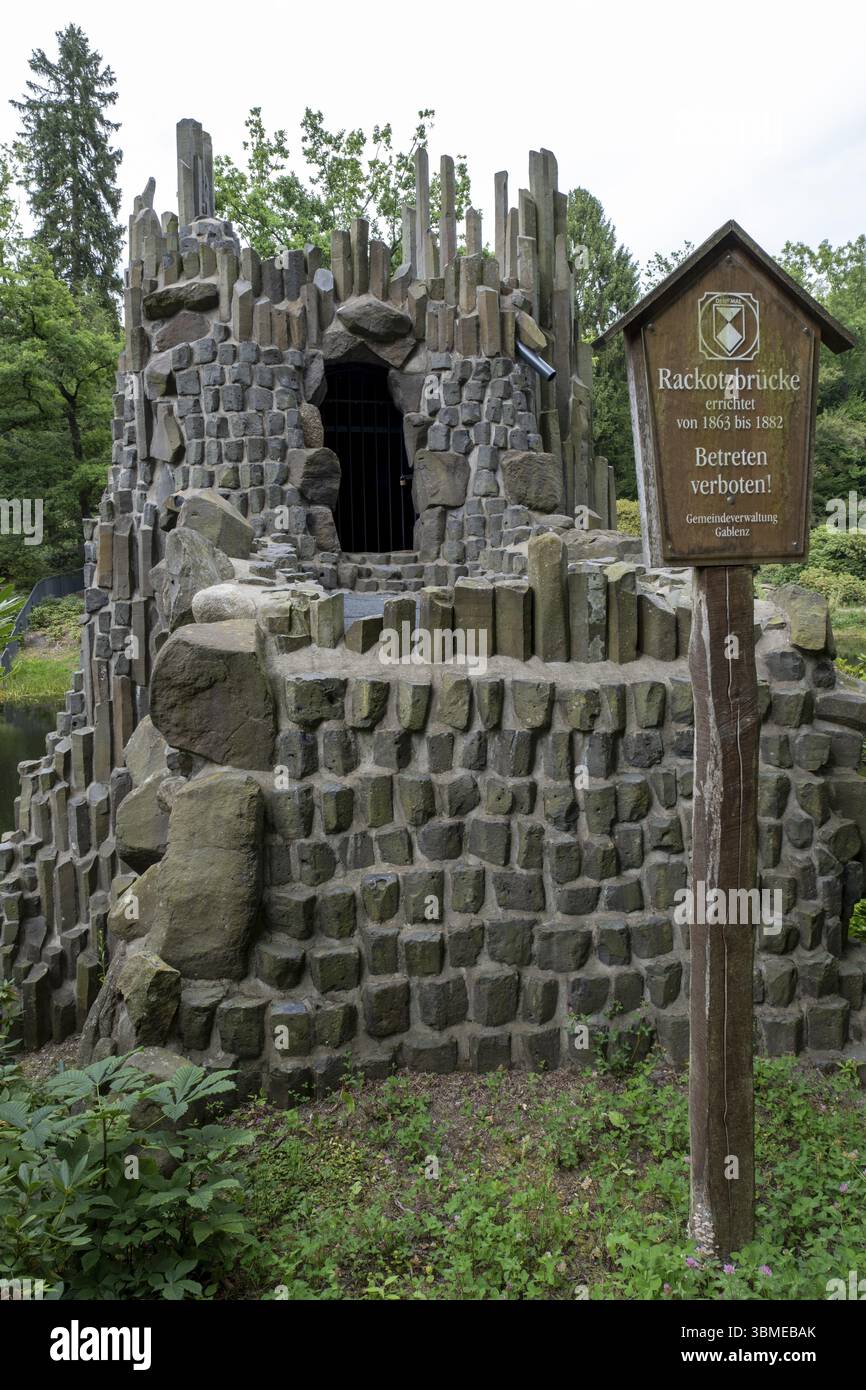 Schild vor der Rakotz-Brücke im Rhododendron Park, Kromlau, Sachsen, Deutschland, Europa Stockfoto