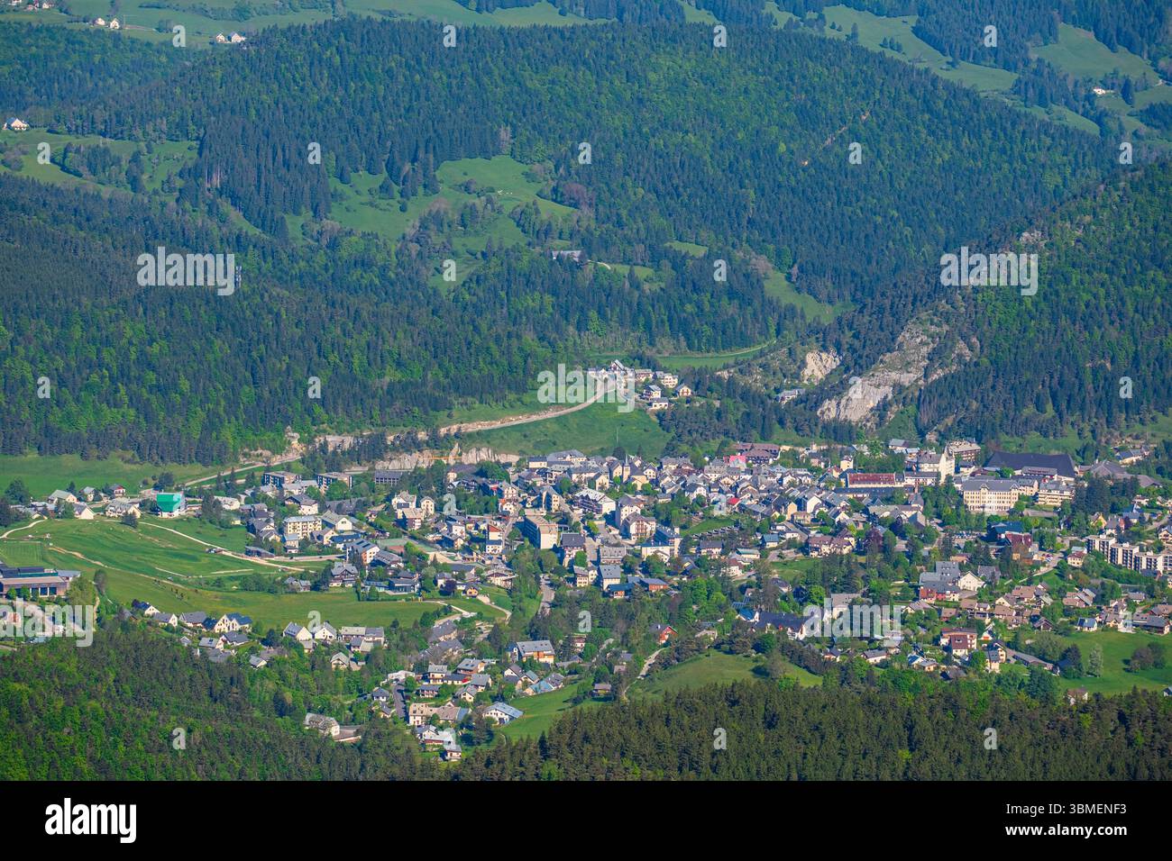 Frankreich, Isere, Villard-de-Lans, regionaler Naturpark Vercors, Panorama über das Dorf Villard-de-Lans vom Col Vert (1766 m) Stockfoto