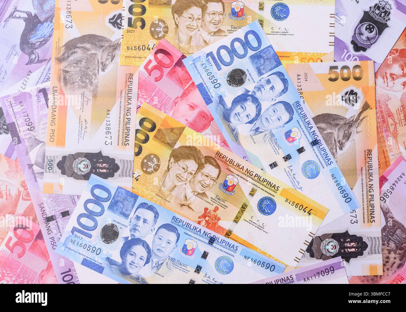 Philippinisches Geld, Peso, Papierscheine, Bargeld. Philippinisches Geld für Geschäfte, Reisen Stockfoto