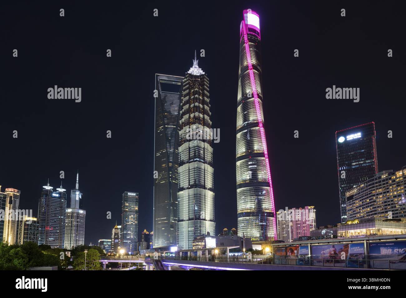 Shanghai World Financial Centre, Jin Mao Tower, Pearl Tower, Shanghai Tower, Sonnenuntergang, Abendlicht, Pudong, Shanghai, Volksrepublik China Stockfoto Shanghai World Financial Centre, Jin Mao Tower, Pearl Tower, Shanghai Tower, Sonnenuntergang, Abendlicht, Pudong, Shanghai, Volksrepublik China Stockfoto