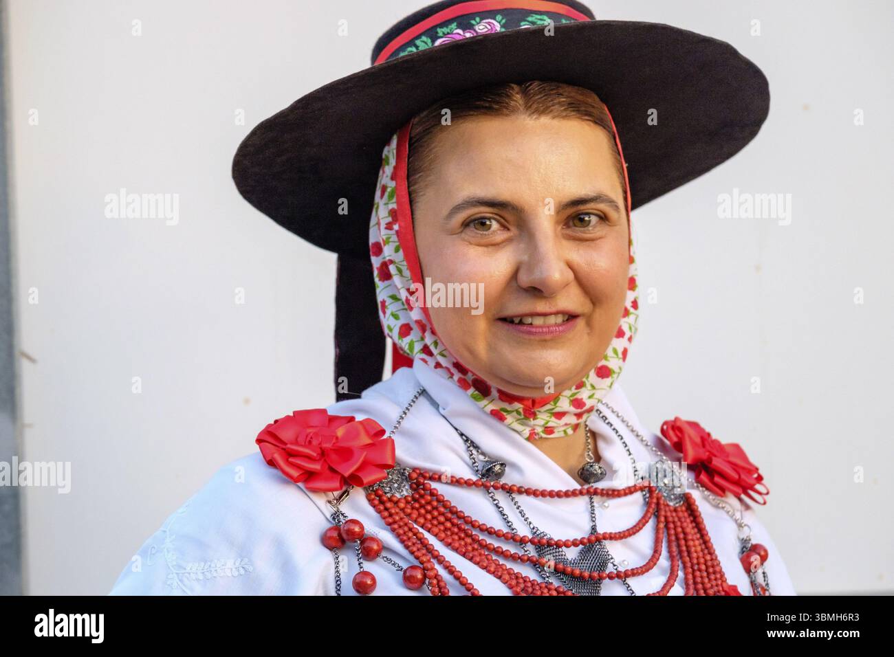 Details der traditionellen Damenkostüme, der traditionellen Ballseiten des Landtanzes, des typischen ibizanischen Tanzes, Portinax, Ibiza, Balearen, Spanien, Europa Stockfoto